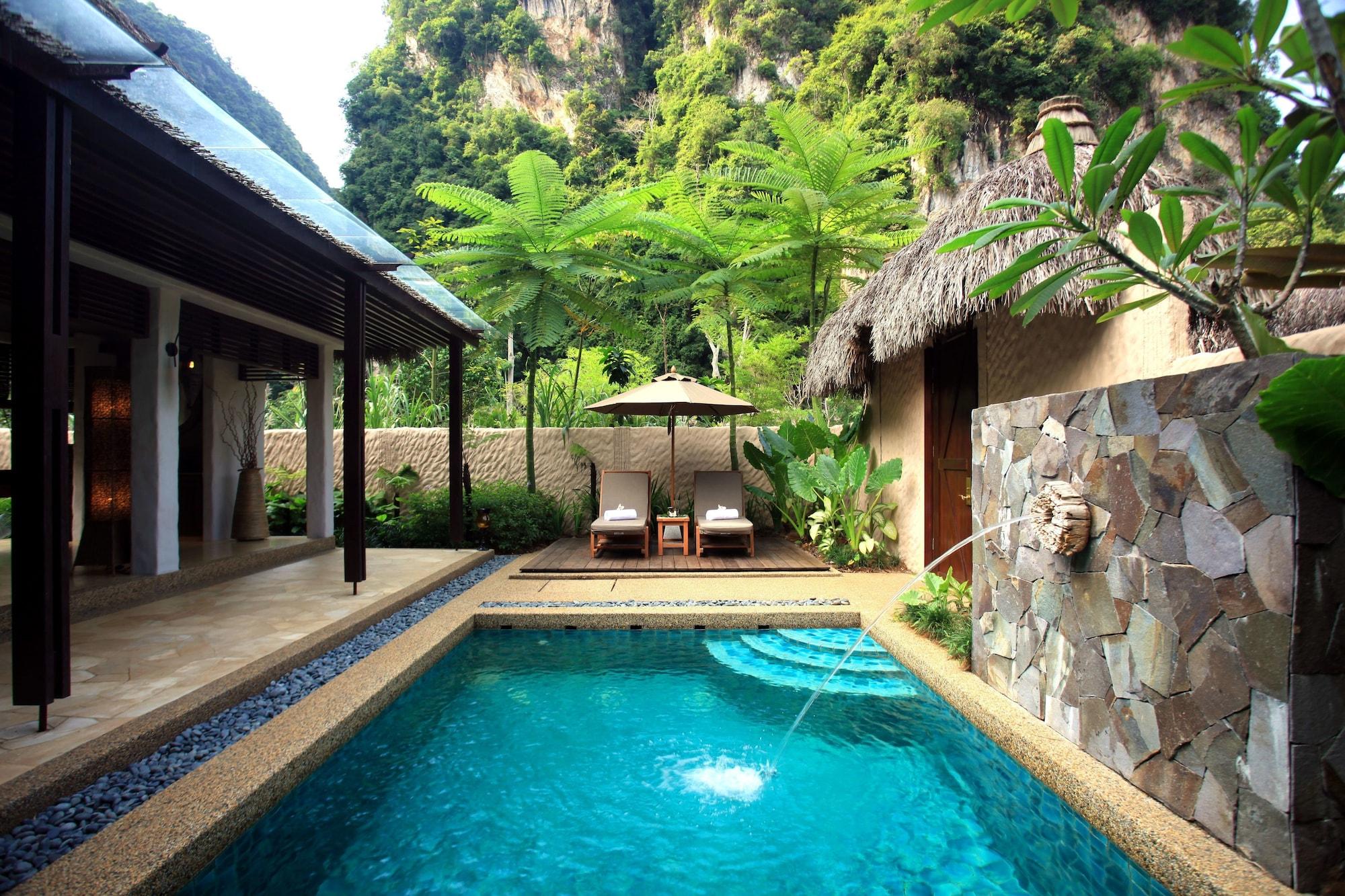 The Banjaran Hotsprings Retreat Hotel Ipoh Exterior photo A pool villa at Pangkor Laut Resort
