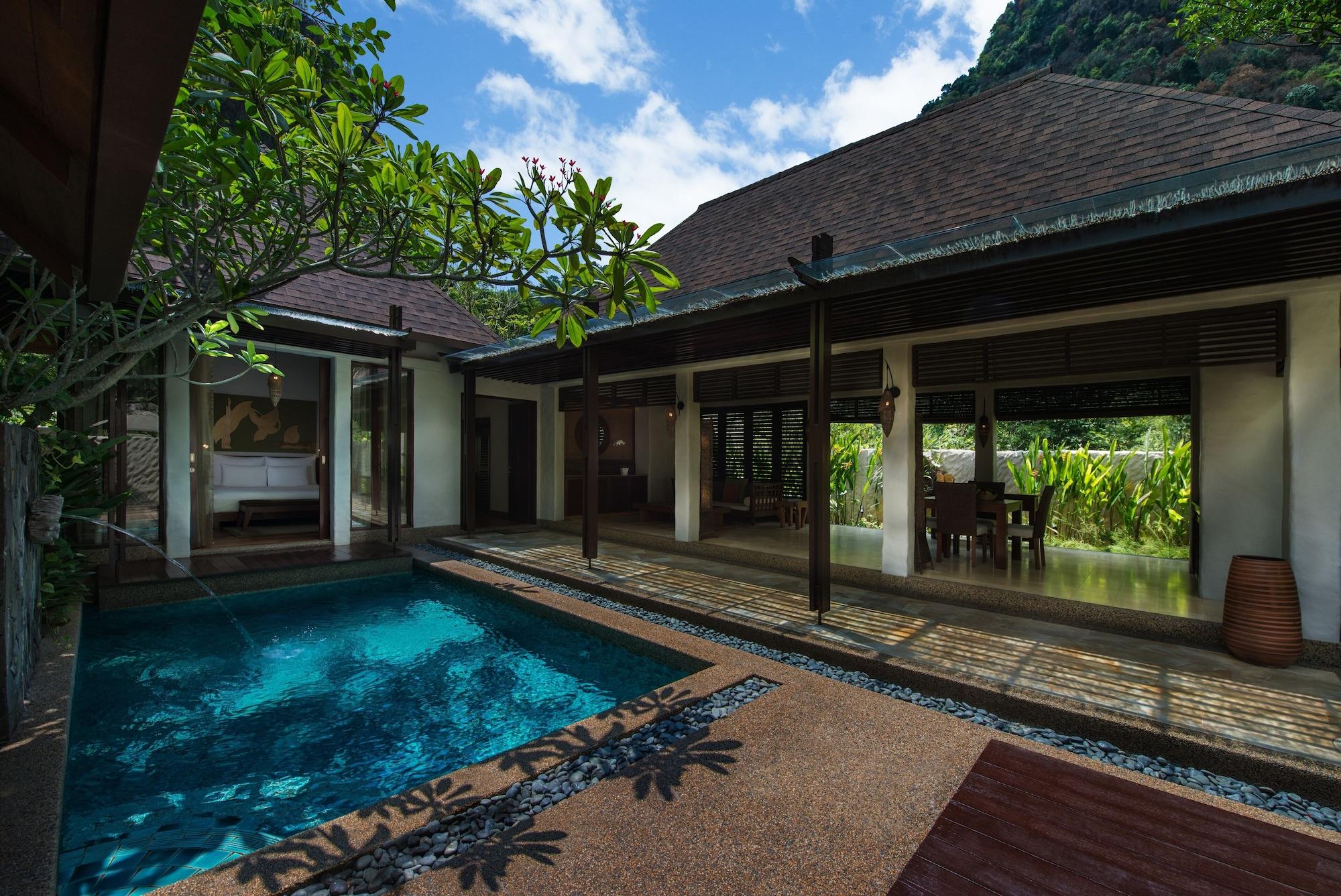 The Banjaran Hotsprings Retreat Hotel Ipoh Exterior photo A pool villa at the resort