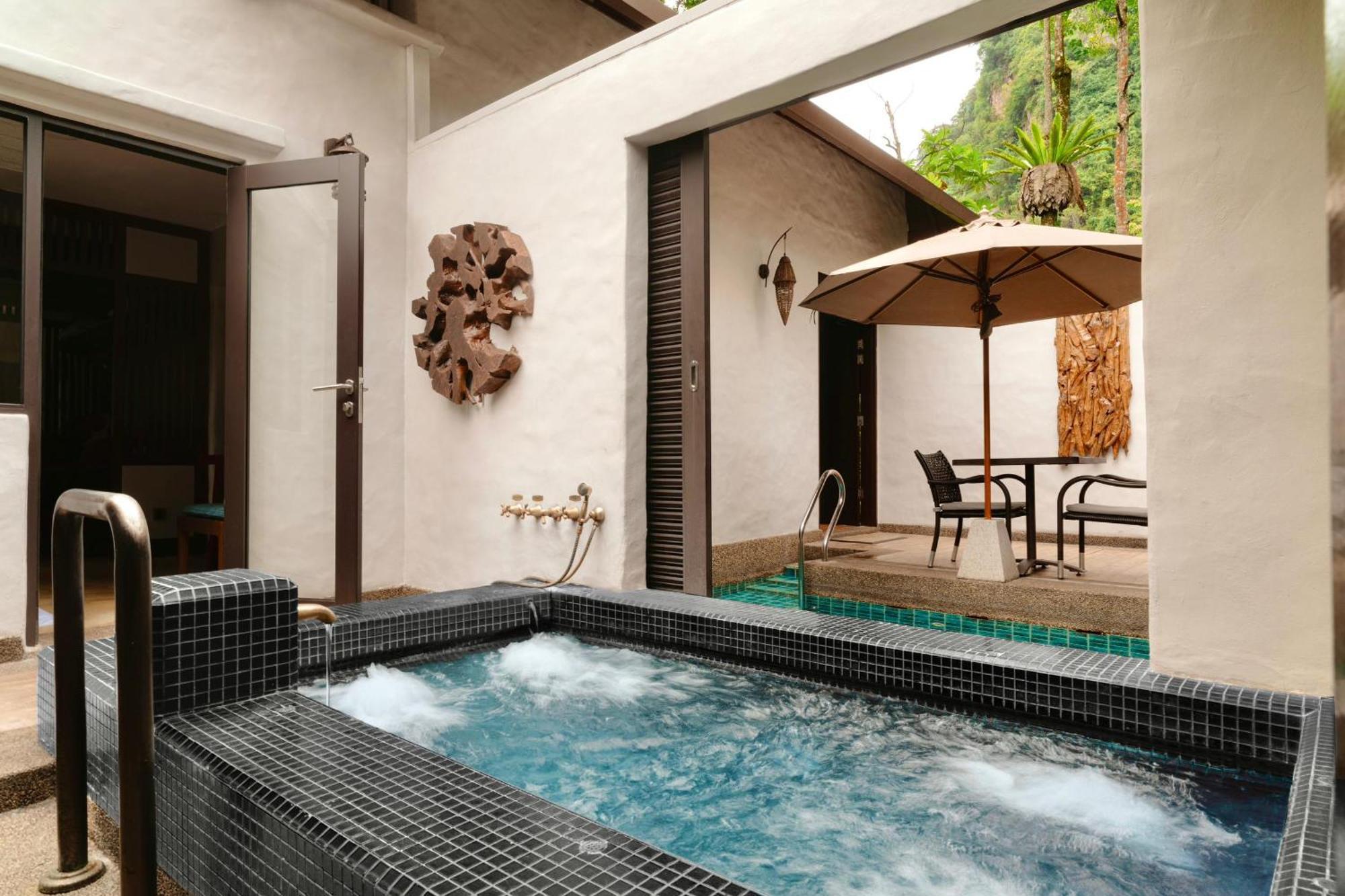 The Banjaran Hotsprings Retreat Hotel Ipoh Exterior photo A private pool at a hotel