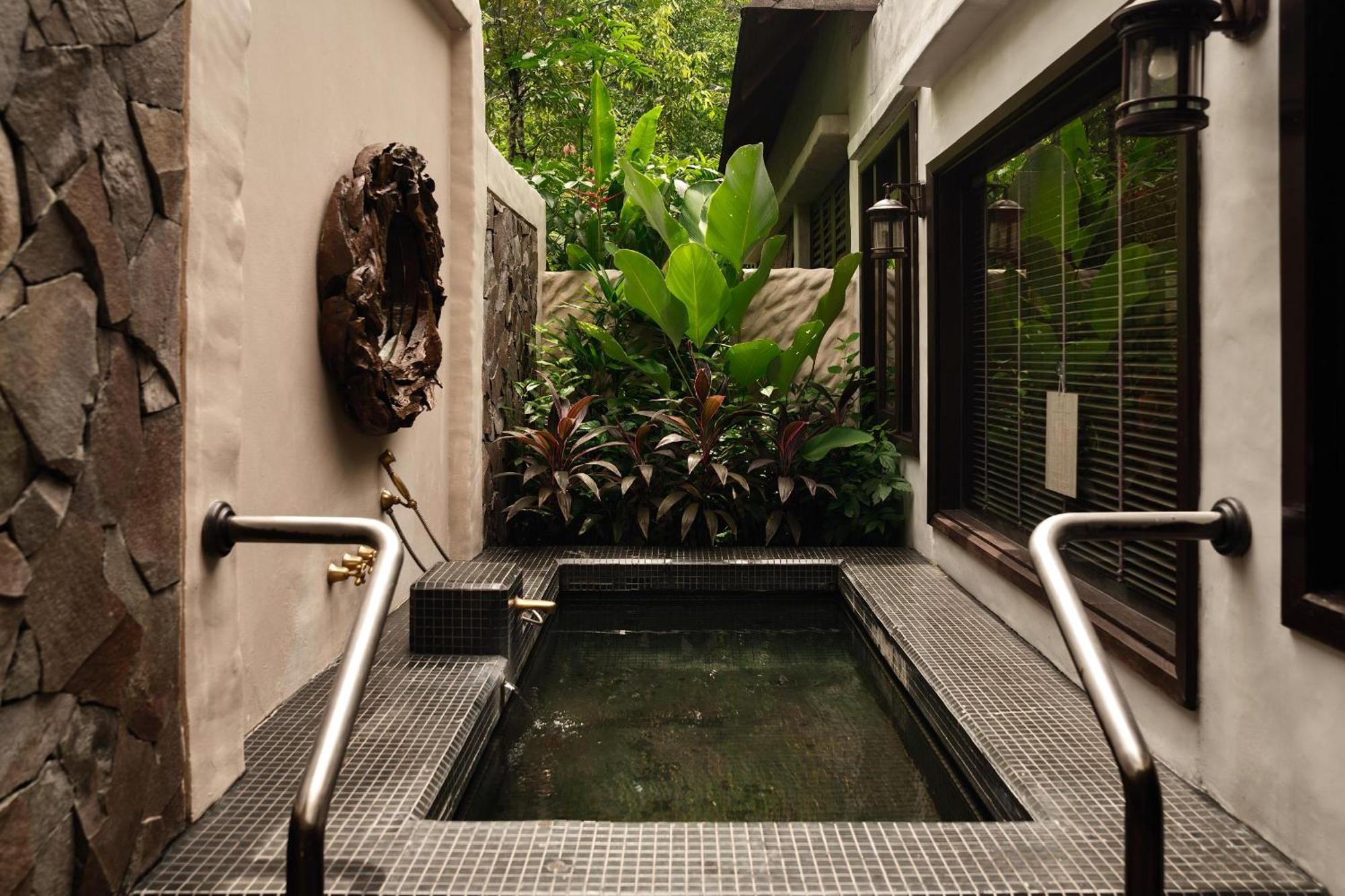 The Banjaran Hotsprings Retreat Hotel Ipoh Exterior photo A private onsen at the Four Seasons Resort, Langkawi, Malaysia